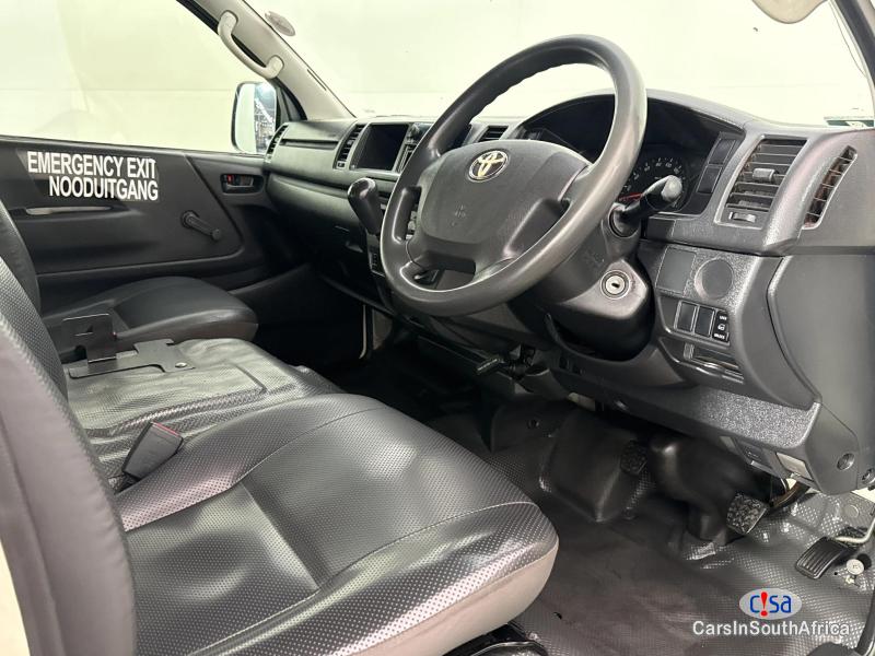 Toyota HiAce 2.5 D-4D Sesfikile 16-seat 0684957752 Manual 2022 in Northern Cape
