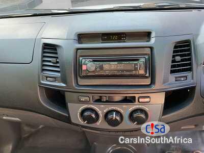 Toyota Hilux 2.5 D-4d Manual 2012 - image 4
