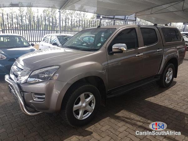 Isuzu Trooper Manual 2013 - image 2