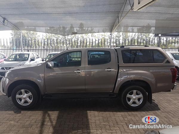 Isuzu Trooper Manual 2013 - image 3