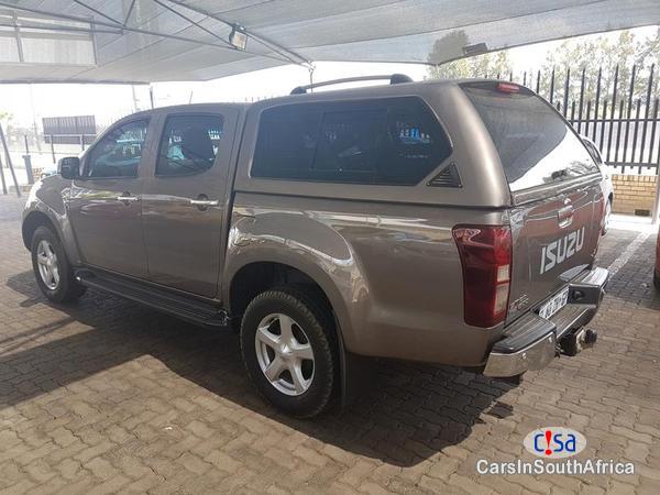 Isuzu Trooper Manual 2013 - image 4