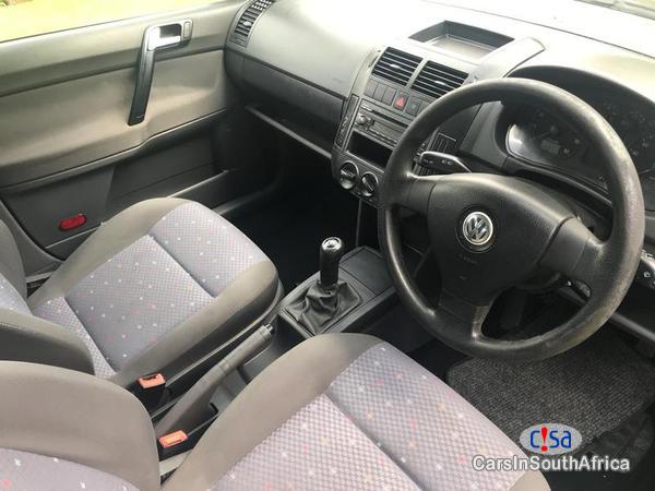 Volkswagen Polo Manual 2006 - image 2