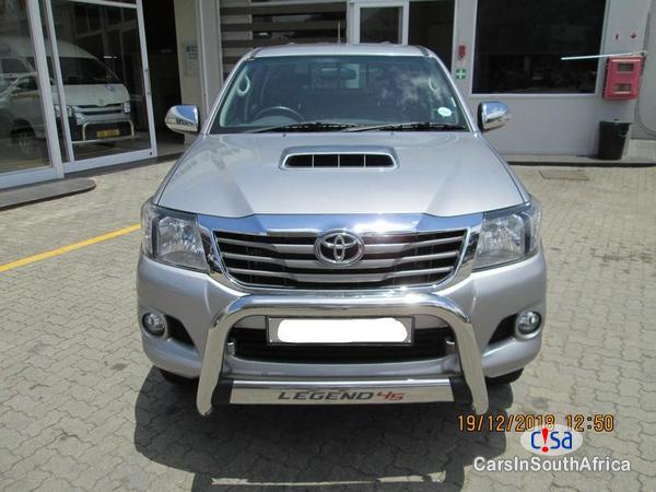 Toyota Hilux Manual 2014 - image 2