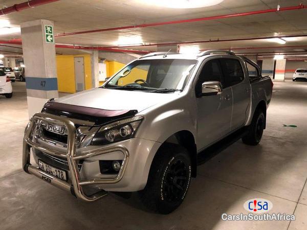 Isuzu KB300 Automatic 2015 - image 2