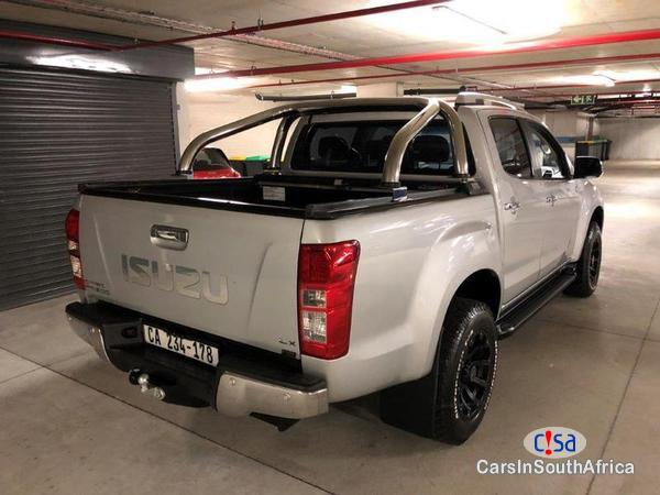 Isuzu KB300 Automatic 2015 - image 3