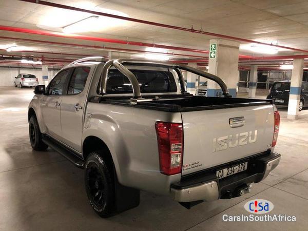 Isuzu KB300 Automatic 2015 - image 4