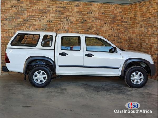 Isuzu KB250 Manual 2010 - image 2