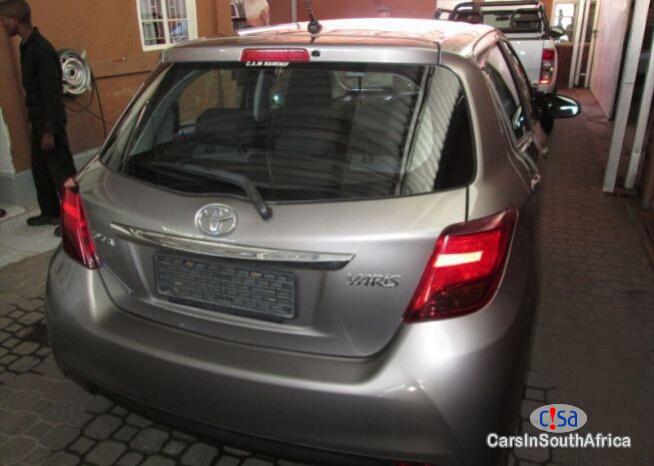 Toyota Yaris Manual 2017 - image 2