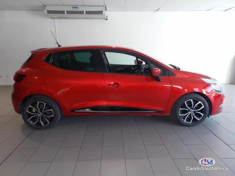 Renault Clio Manual 2014 - image 3