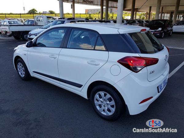 Hyundai i20 Manual 2016 - image 4