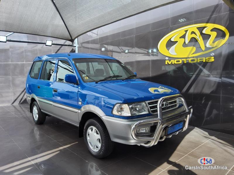 Pictures of Toyota Venture 2200 GLE 5+4 Manual 1994