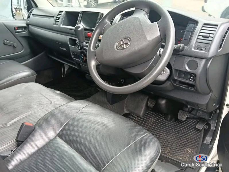 Toyota Quantum 2.5 Manual 2022 - image 4