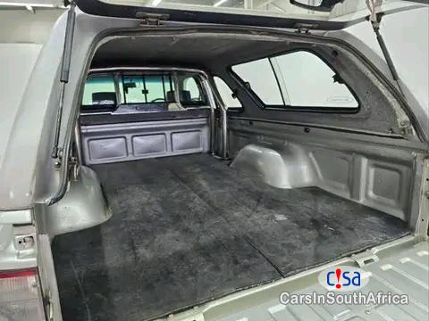 Toyota Hilux Call/ WhatsApp.073 104 3715 Toyota Hilux 2.7i Legend 35 Manual 2005 - image 6