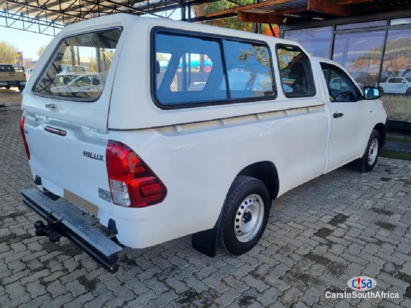 Toyota Hilux 2.0 Bank Repossessed Manual 2016 - image 3