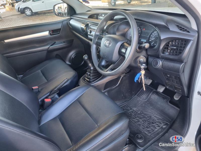 Toyota Hilux 2.0 Bank Repossessed Manual 2016 - image 4