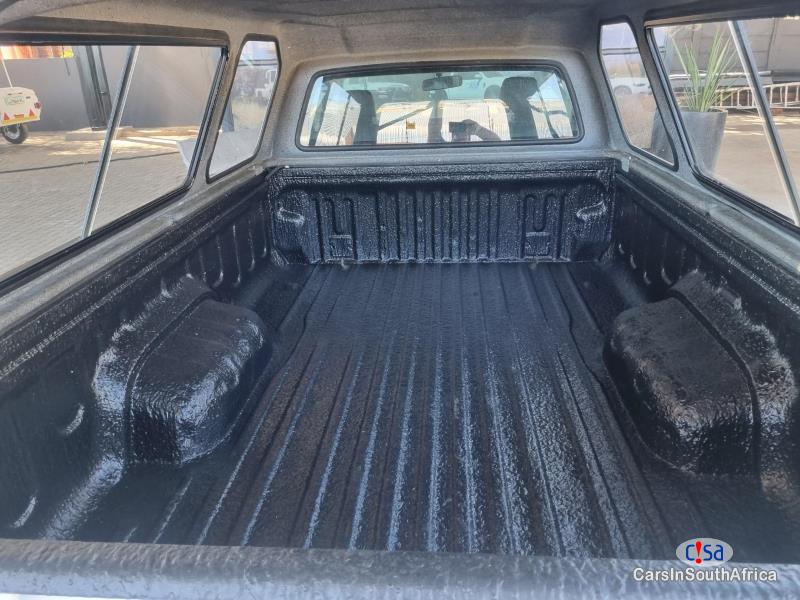 Toyota Hilux 2.0 Bank Repossessed Manual 2016 - image 5