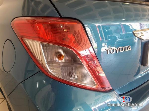 Toyota Yaris Manual 2012 - image 4