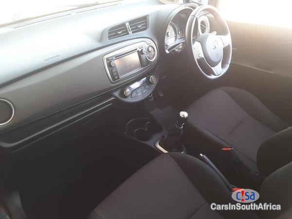Toyota Yaris Manual 2012 - image 6