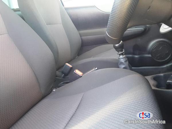 Toyota Yaris Manual 2012 - image 7