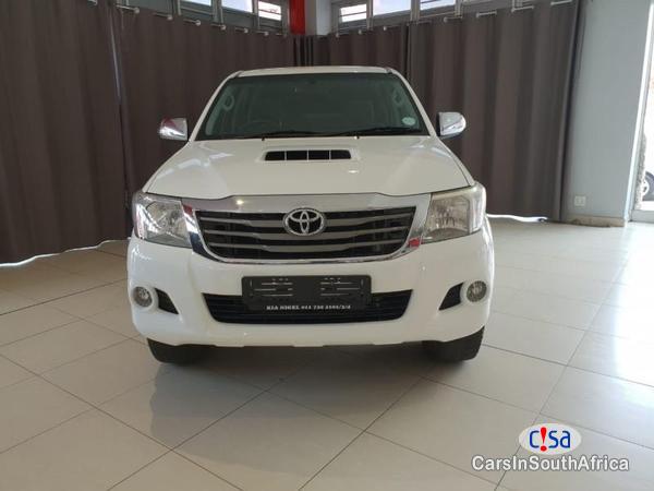Toyota Hilux Automatic 2014 - image 2