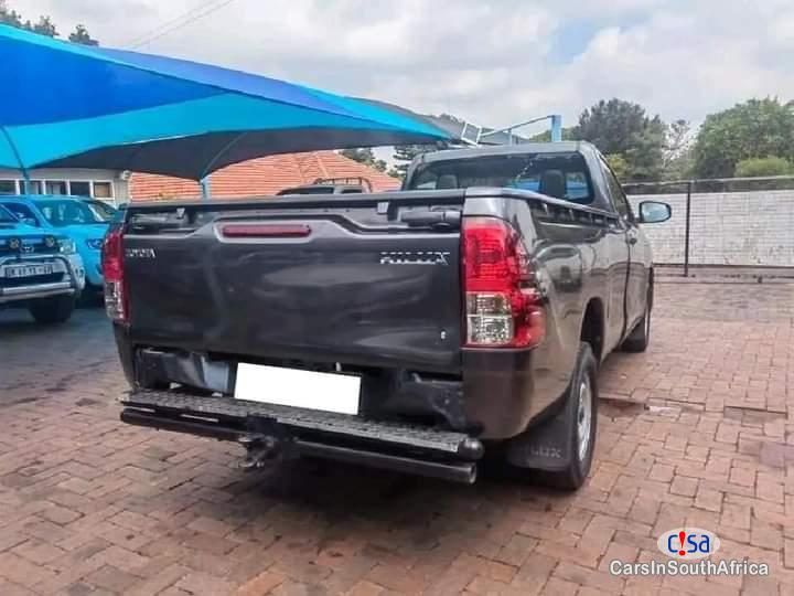 Toyota Hilux 2.4GD Manual 2016 - image 5