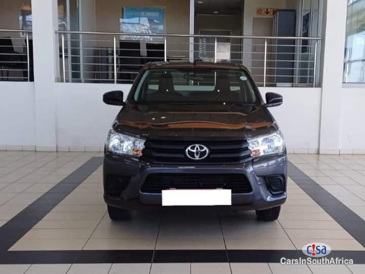 Toyota Hilux 2.0VVTl Manual 2015 - image 3