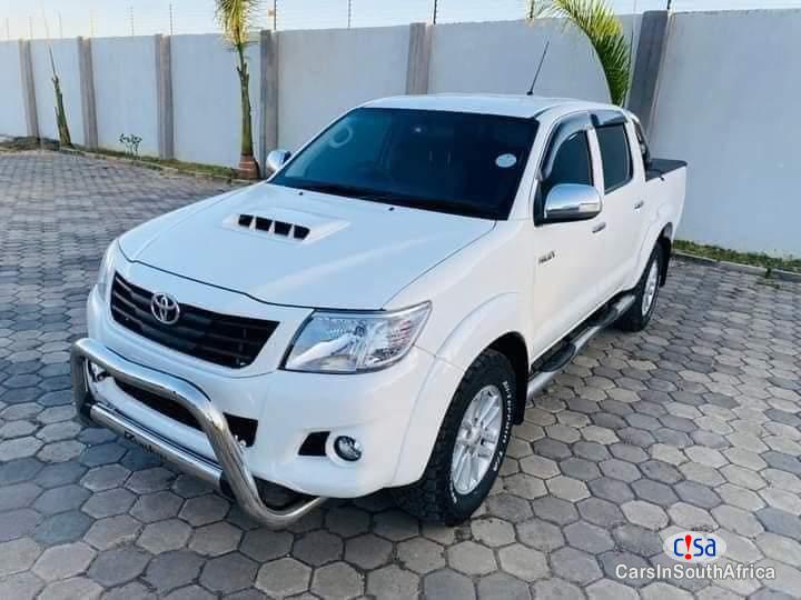 Pictures of Toyota Hilux 3.0 D-4D Manual 2014