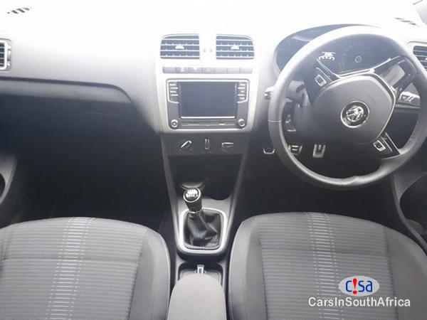 Volkswagen Polo Manual 2019 - image 8
