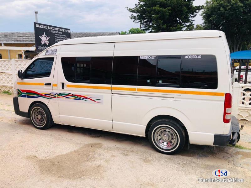 Toyota Quantum 2.5 D-4D Sesfikile 16-seats Call 081 494 5928 Manual 2018 in Gauteng