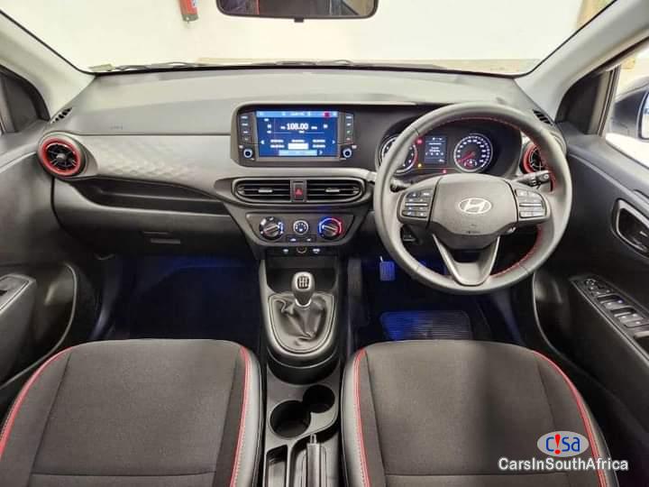 Hyundai i10 Grand Manual 2018 - image 2
