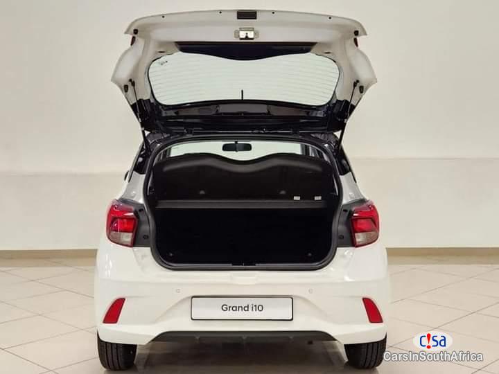 Hyundai i10 Grand Manual 2018 - image 3