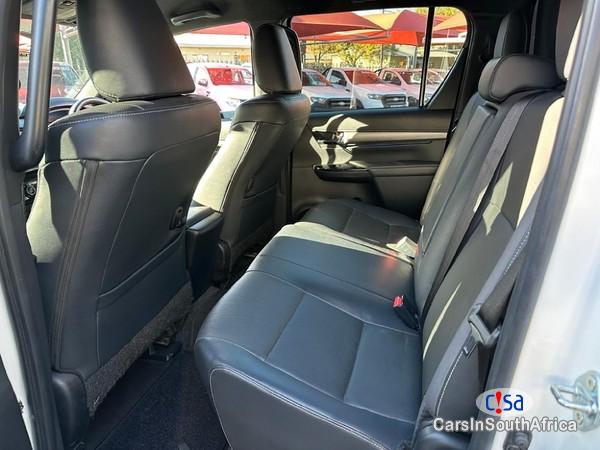 Toyota Hilux 2.8 GD-6 Raised Body Legend 4X4 Double-cab Automatic 2021 - image 3