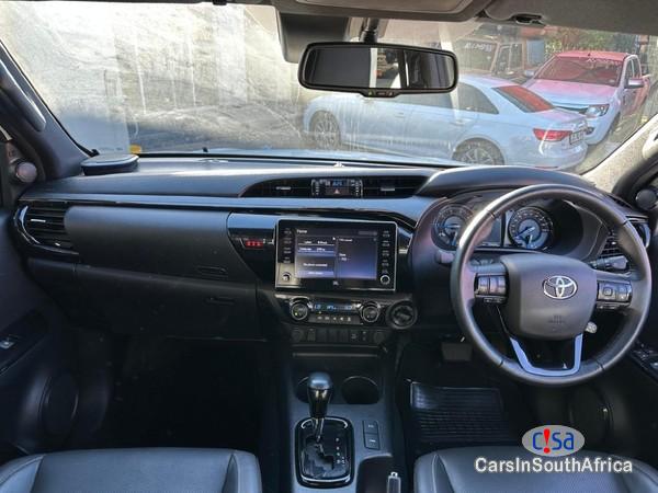 Toyota Hilux 2.8 GD-6 Raised Body Legend 4X4 Double-cab Automatic 2021 - image 5