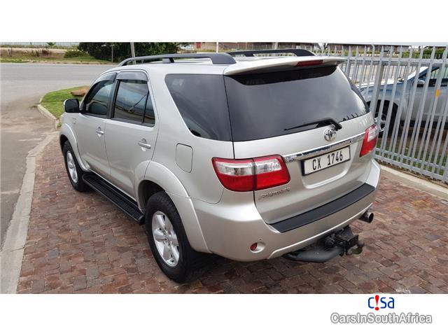 Toyota Fortuner 2.8 Automatic 2015 - image 5