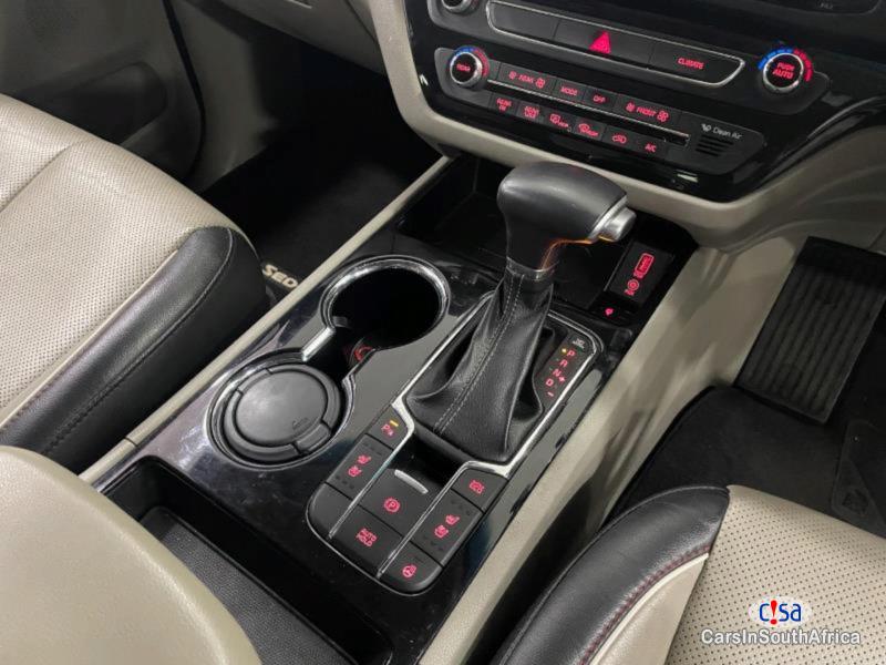 Kia Sedona Automatic 2019 - image 10