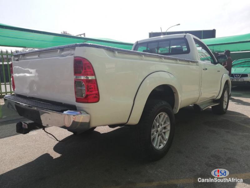 Toyota Hilux Manual 2013 - image 2