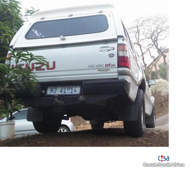 Isuzu KB280 LX Manual 2000 - image 3