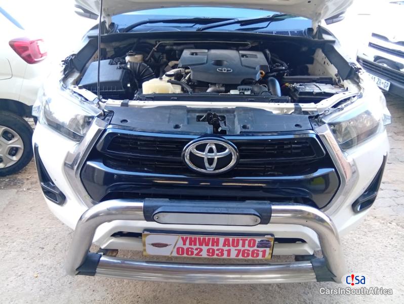 Toyota Hilux Manual 2018 - image 3