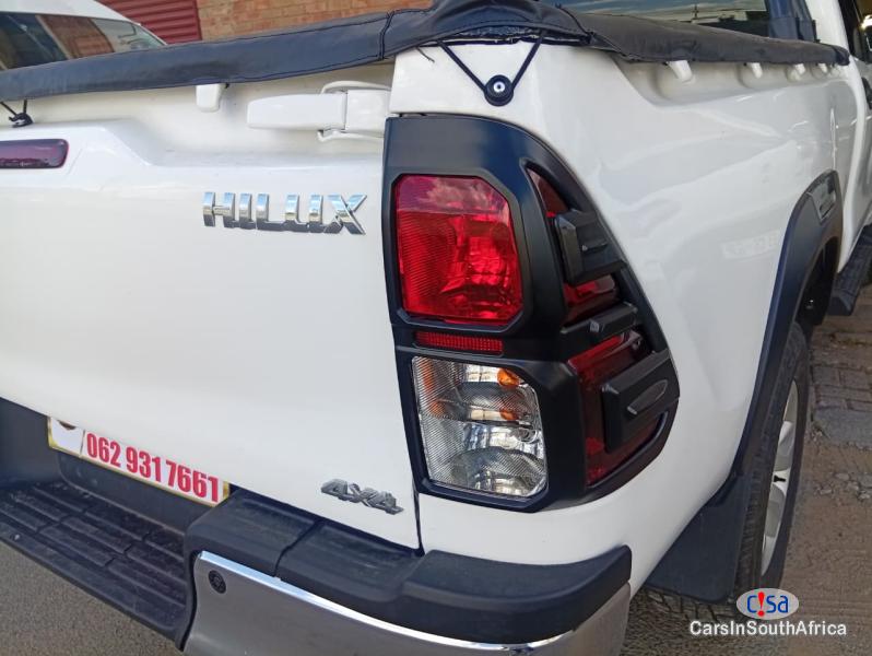Toyota Hilux Manual 2018 - image 6