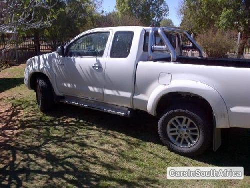 Toyota Hilux 2012 - image 2