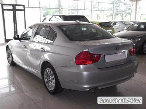 BMW 3-Series 2010 - image 2