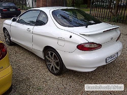 Hyundai Elantra 1999 - image 2