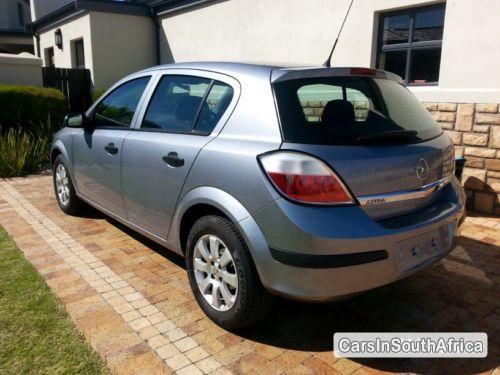 Opel Astra Manual 2006 - image 2
