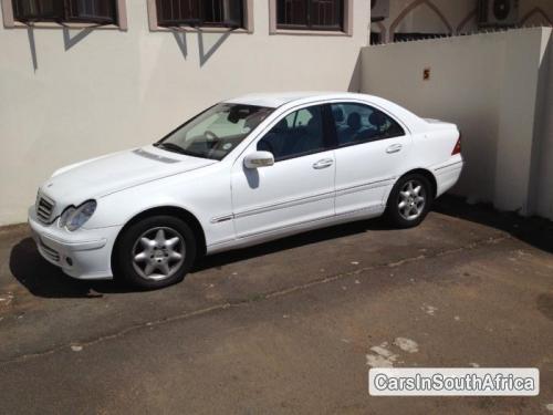 Mercedes Benz 200 Series Manual 2001 - image 2