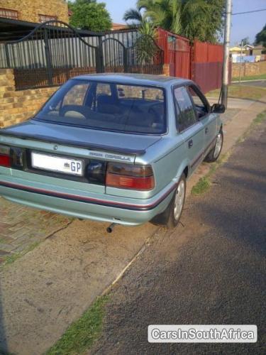 Toyota Corolla Manual 1989 - image 2