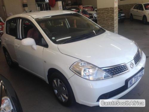 Nissan Tiida Manual 2012 - image 2
