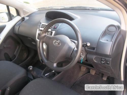 Toyota Yaris Manual 2007 - image 2
