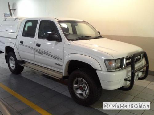 Toyota Hilux Manual 2000 - image 2