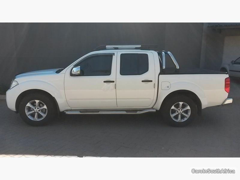 Nissan Navara Manual 2012 - image 2