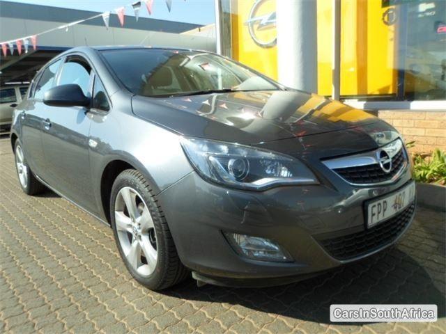 Opel Astra Manual 2011 - image 2